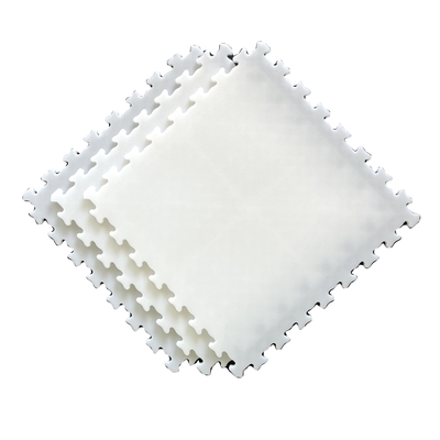 کاشی های اسکیت های هاکی همبسته کاشی های اسکیت روی یخ در فضای باز صاف